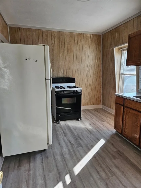 2 bed, 1 bath apartment for rent at 123 Smith St Unit 3, Fall River — photo 2 of 14