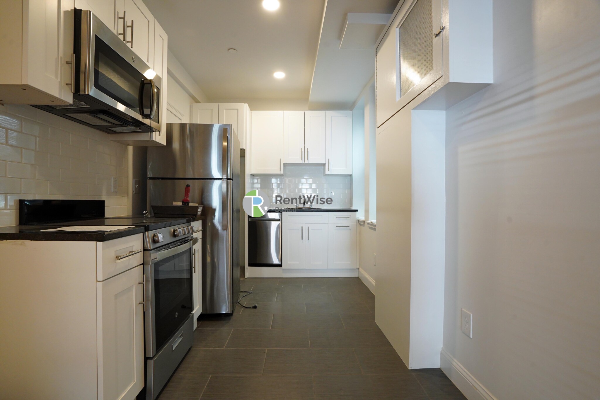 1 bed, 1 bath apartment for rent at 123 Sutherland Rd Unit A, Brighton — photo 7 of 23