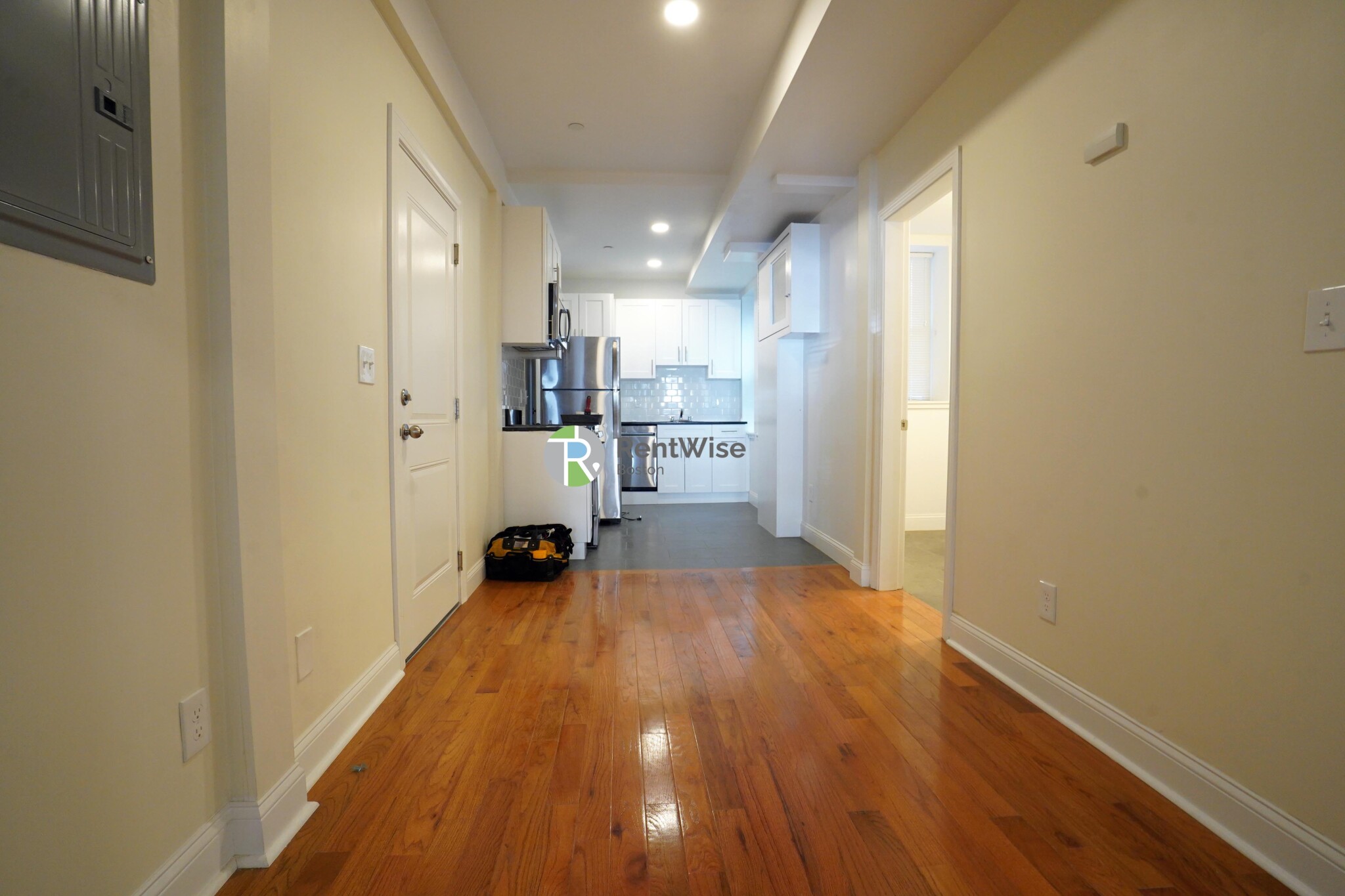 1 bed, 1 bath apartment for rent at 123 Sutherland Rd Unit A, Brighton — photo 6 of 23