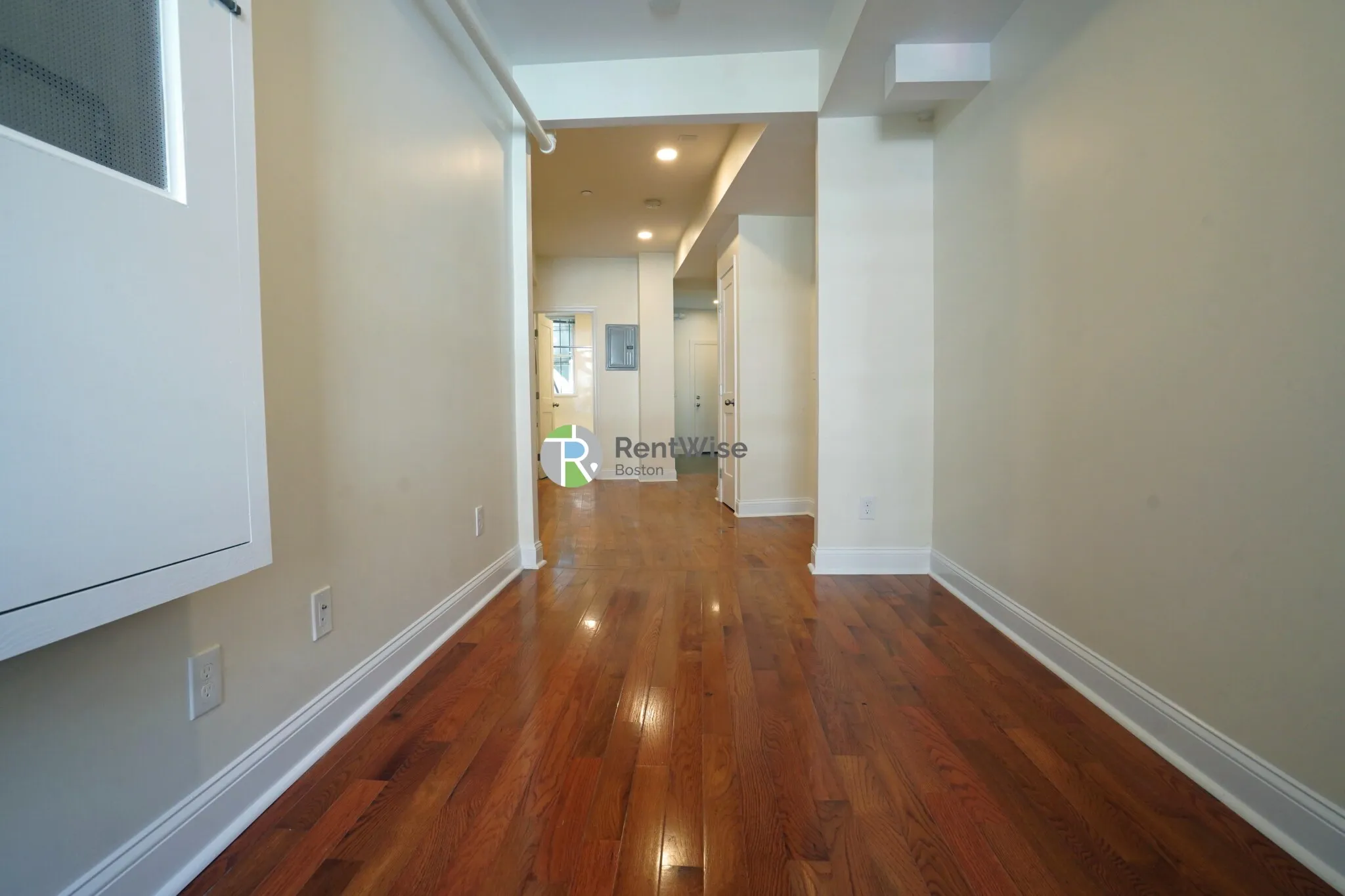 2 bed, 1 bath apartment for rent at 123 Sutherland Rd Unit B, Brighton — photo 3 of 35
