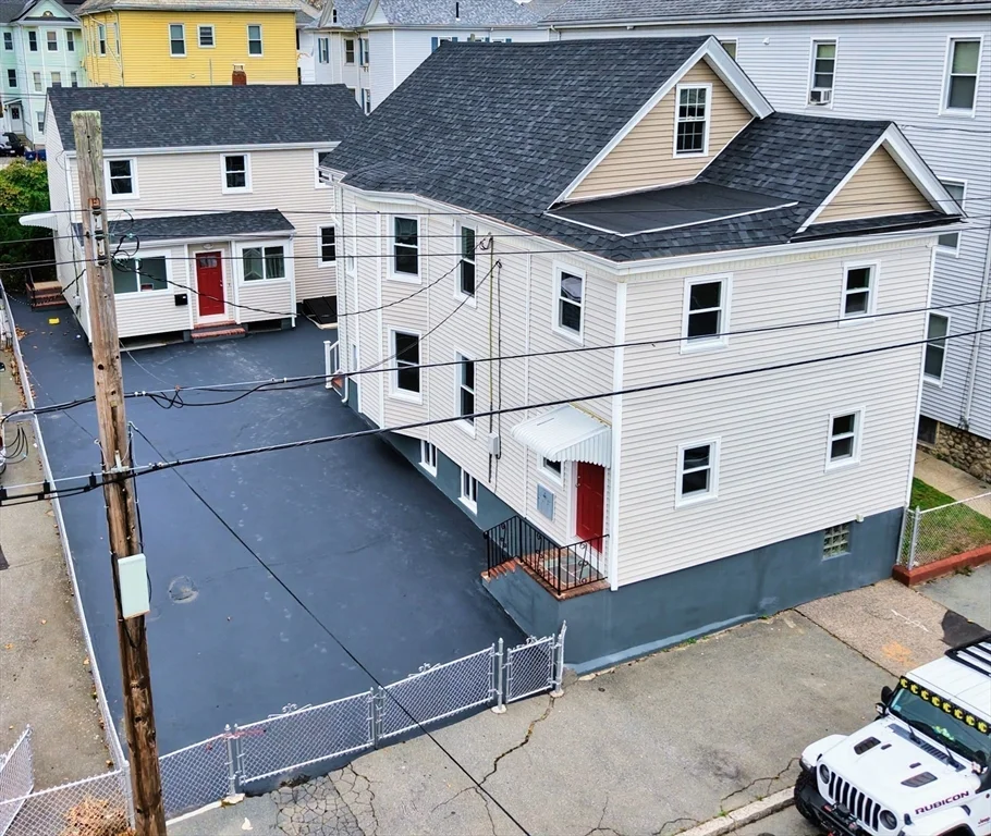 3 bed, 2 bath apartment for rent at 123 Whitman St, New Bedford — photo 8 of 9