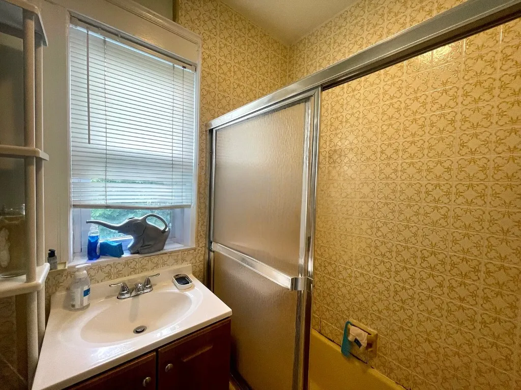 5 bed, 2.5 bath apartment for rent at 123 Winthrop St Unit 0, Medford — photo 25 of 35