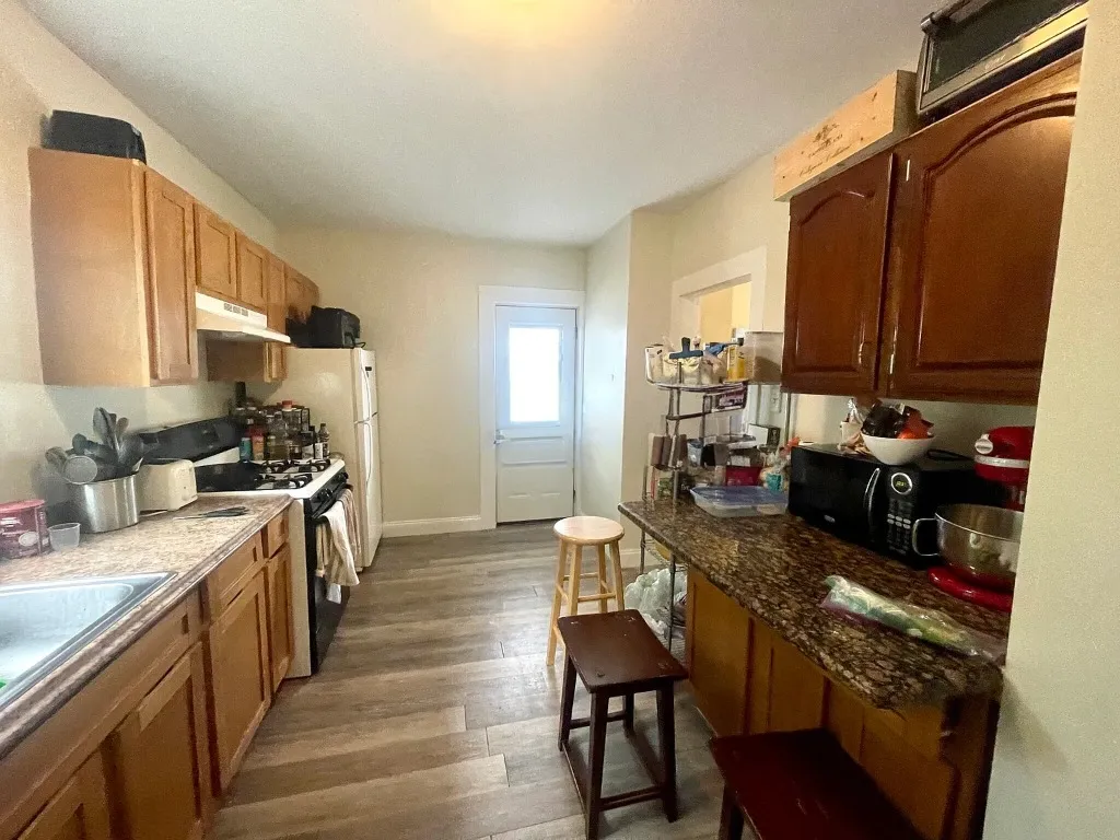 5 bed, 2.5 bath apartment for rent at 123 Winthrop St Unit 0, Medford — photo 3 of 35