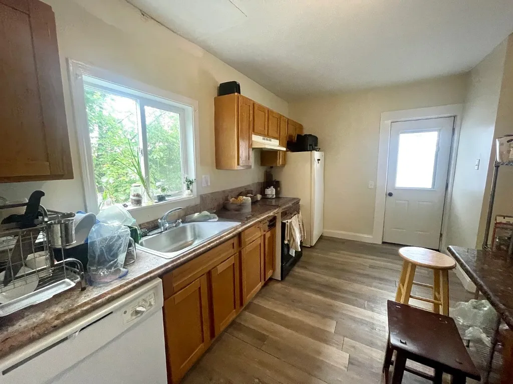 5 bed, 2.5 bath apartment for rent at 123 Winthrop St Unit 0, Medford — photo 4 of 35