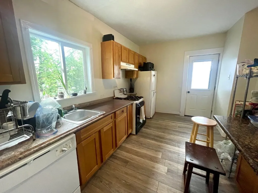 5 bed, 2.5 bath apartment for rent at 123 Winthrop St Unit 0, Medford