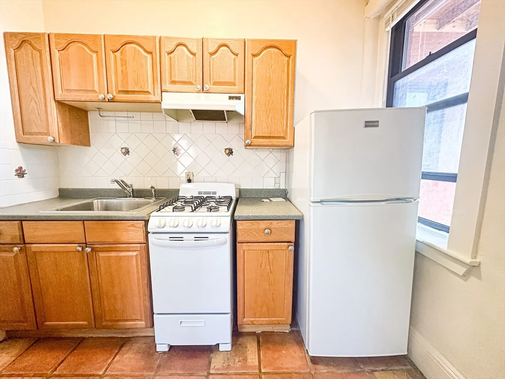 1 bed, 1 bath apartment for rent at 1234 Commonwealth Ave Unit 20, Brighton — photo 5 of 9