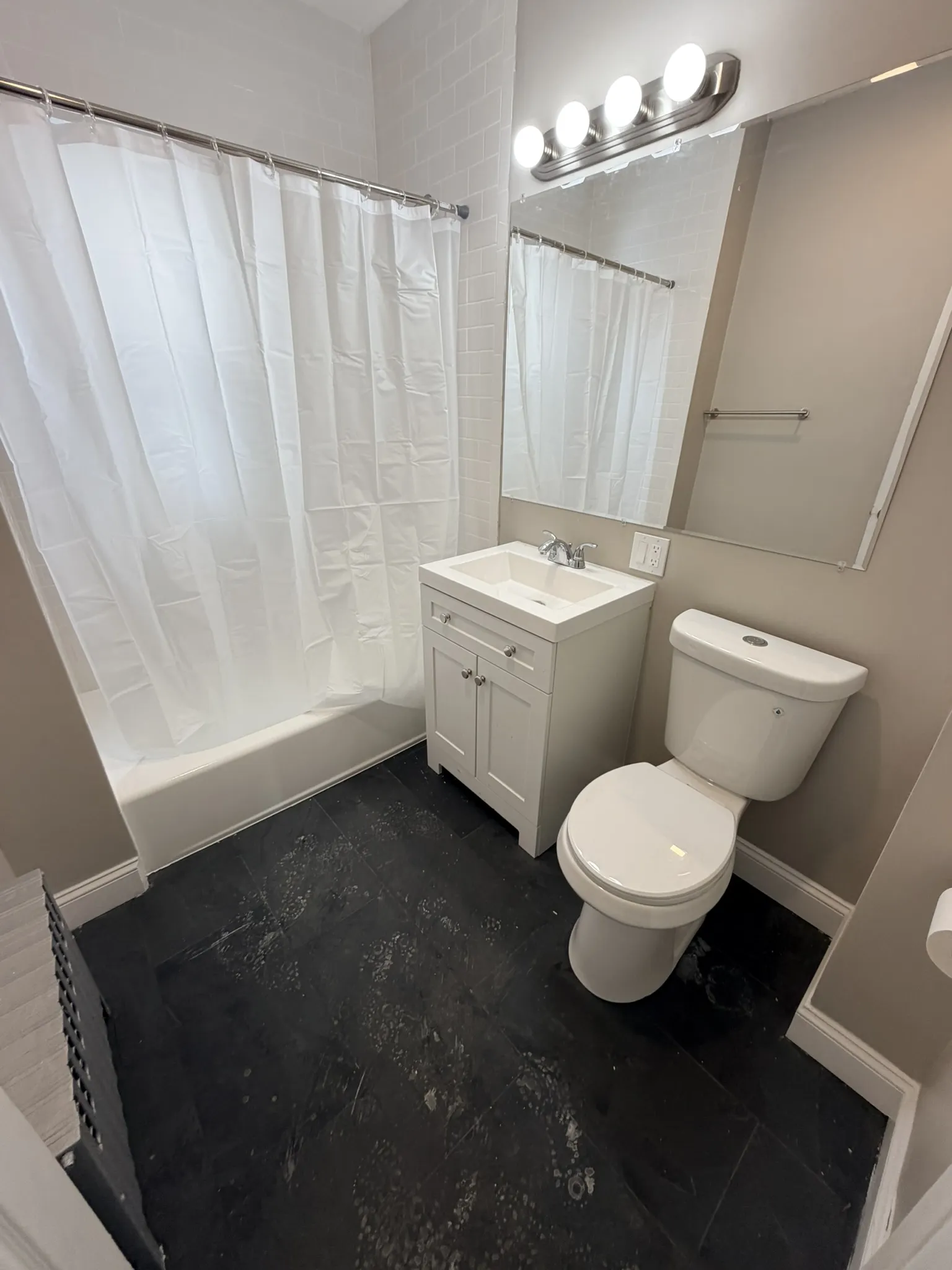 4 bed, 1 bath apartment for rent at 1238 Blue Hill Ave Unit 1, Mattapan — photo 6 of 13