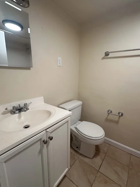 Studio bed, 1 bath apartment for rent at 1238 Commonwealth Ave Unit 12, Allston — photo 3 of 5