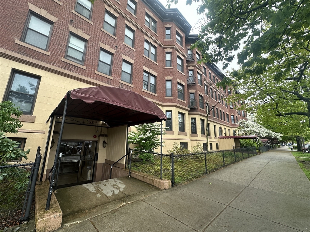 1 bed, 1 bath apartment for rent at 1238 Commonwealth Ave Unit 35, Brighton — photo 8 of 8