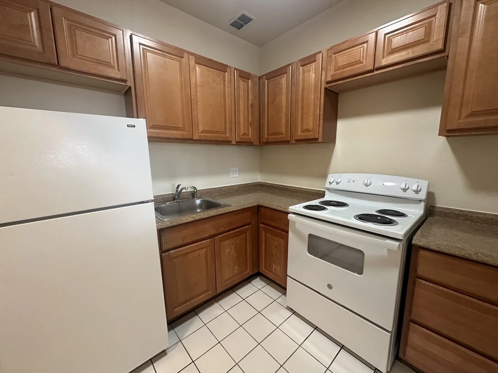 2 bed, 1 bath apartment for rent at 1238 Commonwealth Ave Unit 36, Allston — photo 3 of 7