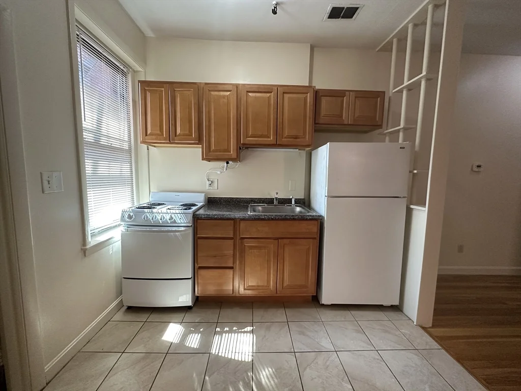 1 bed, 1 bath apartment for rent at 1238 Commonwealth Ave Unit 53, Allston — photo 5 of 7