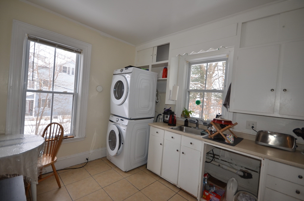 4 bed, 2 bath apartment for rent at 124 Academy Hill Rd Unit 2, Brighton — photo 2 of 18