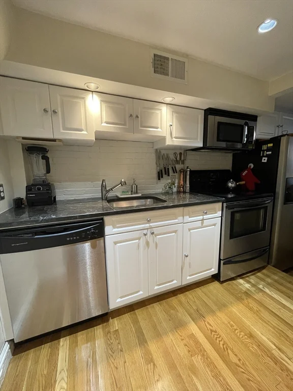 1 bed, 2 bath apartment for rent at 124 Beacon St Unit 3F, Back Bay — photo 12 of 22