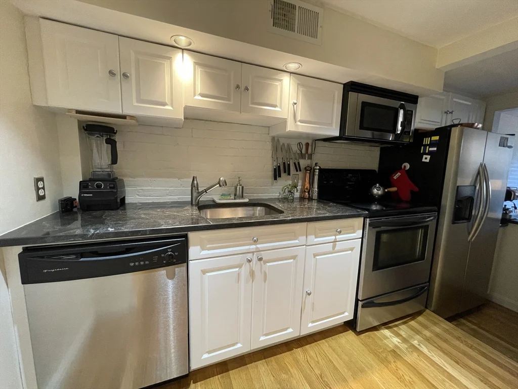 1 bed, 2 bath apartment for rent at 124 Beacon St Unit 3F, Back Bay — photo 10 of 22