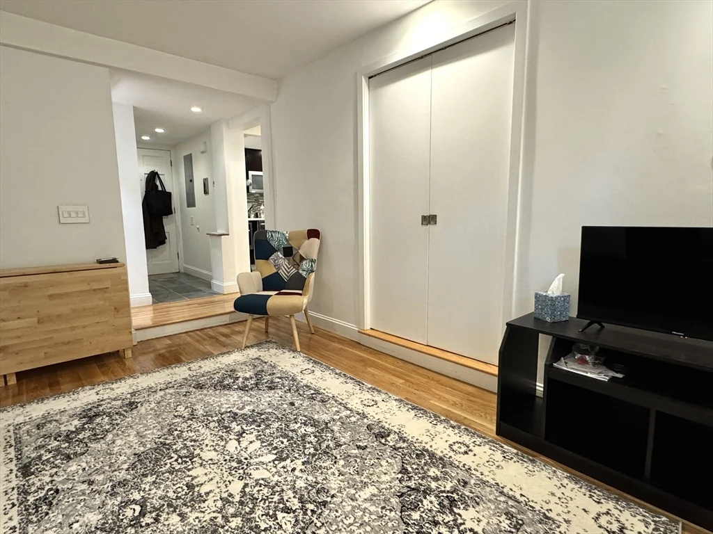 1 bed, 1 bath apartment for rent at 124 Beacon St Unit Gf, Back Bay — photo 3 of 9