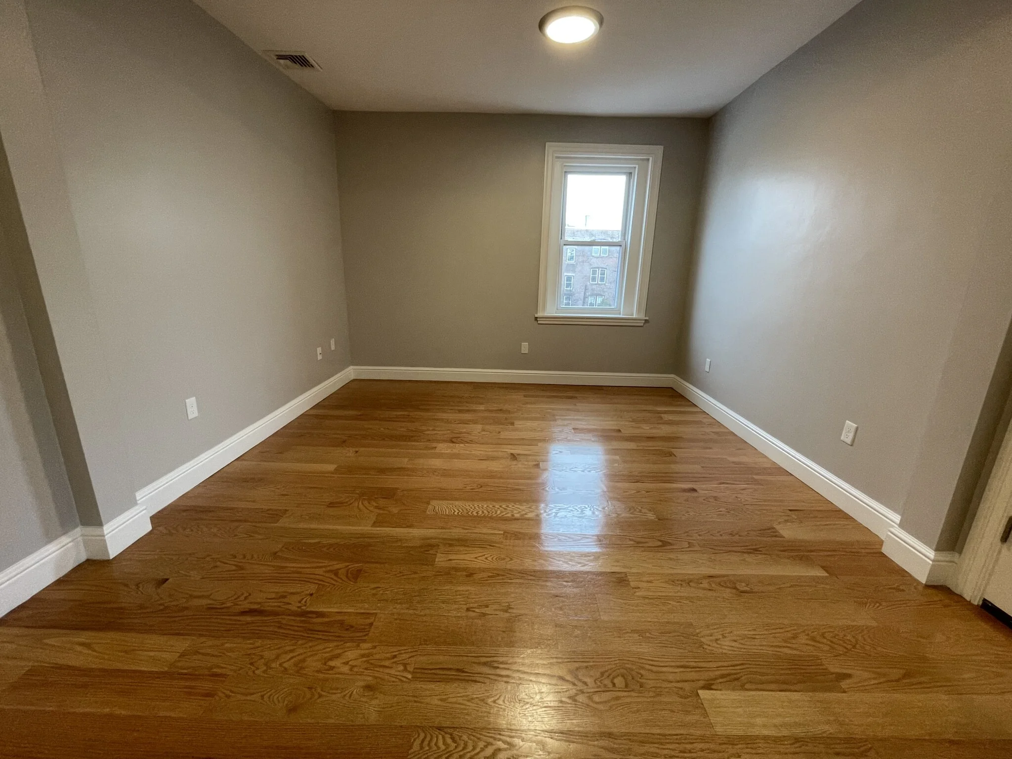 4 bed, 2 bath apartment for rent at 124 Berkshire St Unit 5, Wellington-Harrington — photo 4 of 4