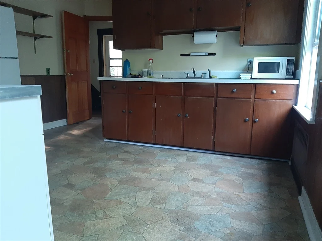 2 bed, 1 bath apartment for rent at 124 Bishop St Unit 1, Framingham — photo 8 of 9