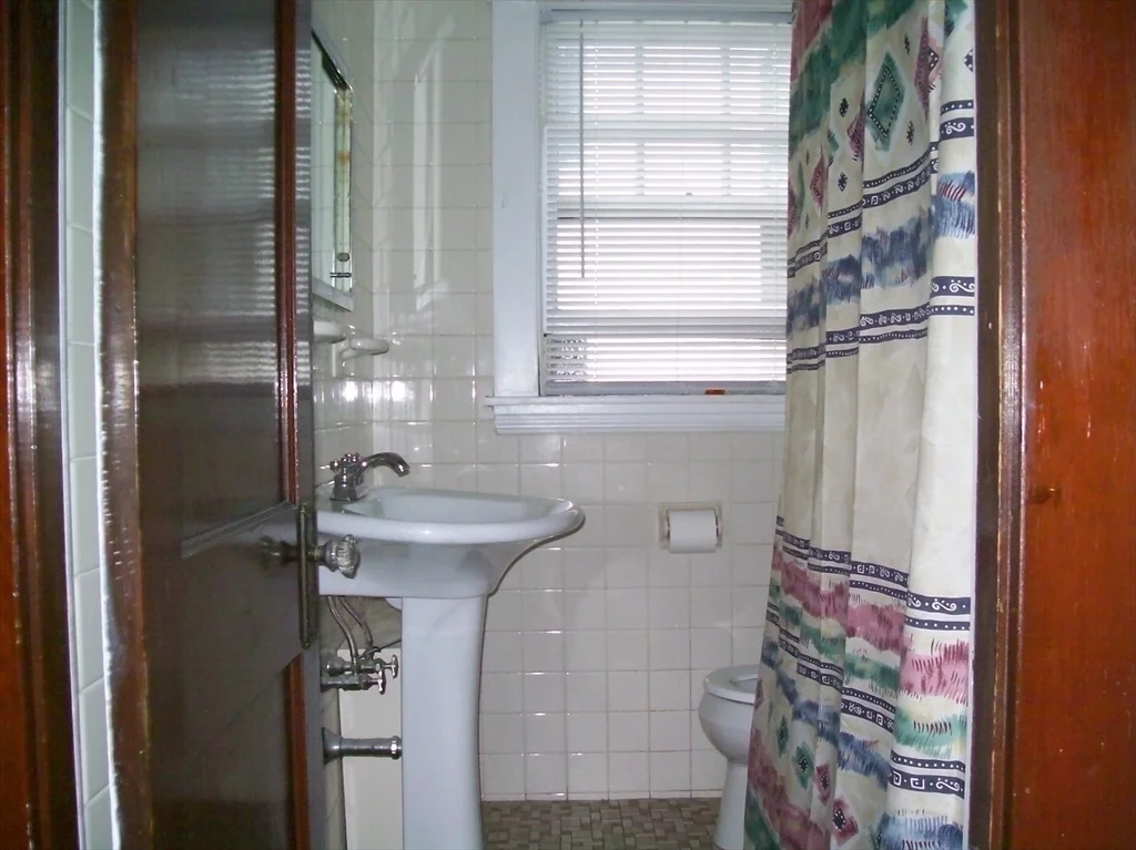 2 bed, 1 bath apartment for rent at 124 Bishop St Unit 124, Framingham — photo 6 of 11
