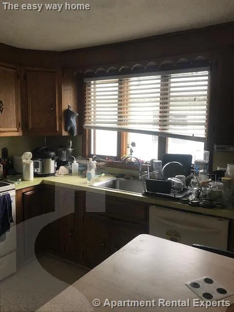 2 bed, 1 bath apartment for rent at 124 Bowdoin St, Tufts University — photo 8 of 10