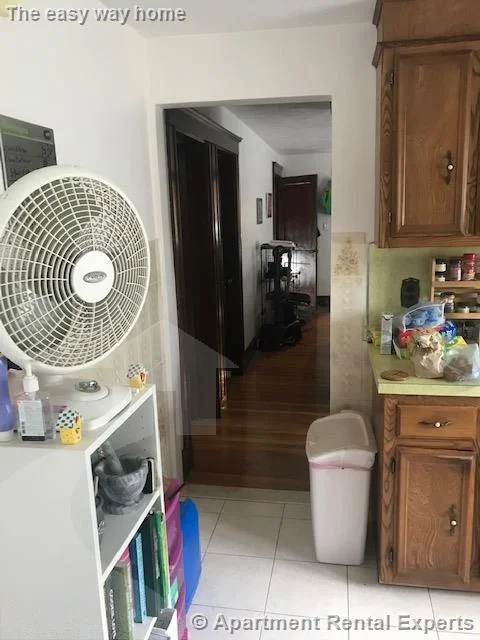 2 bed, 1 bath apartment for rent at 124 Bowdoin St, Tufts University — photo 6 of 10