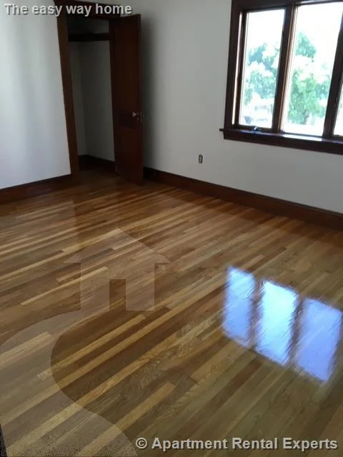 2 bed, 1 bath apartment for rent at 124 Bowdoin St, Tufts University