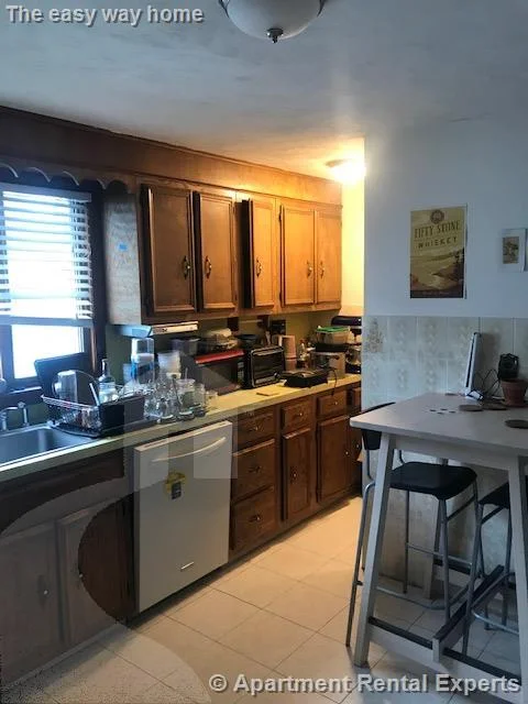 2 bed, 1 bath apartment for rent at 124 Bowdoin St, Tufts University — photo 9 of 10