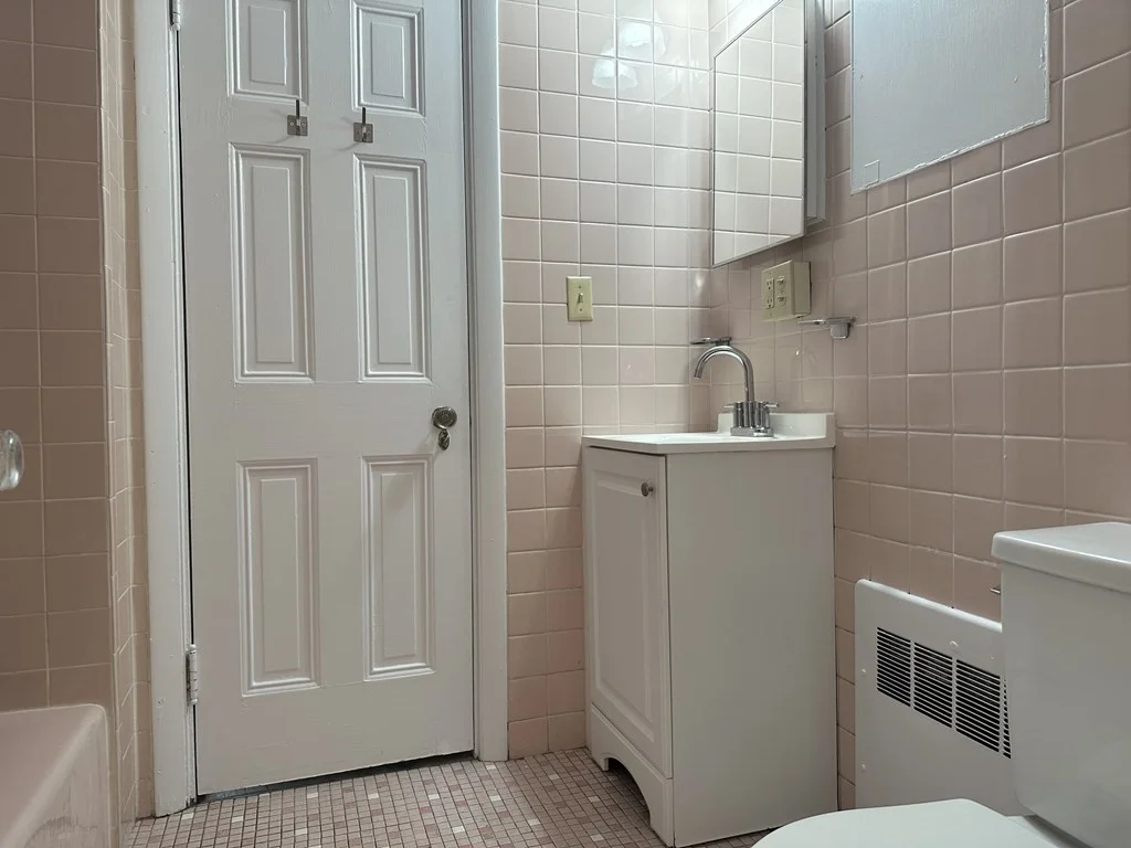 2 bed, 1 bath apartment for rent at 124 Bowdoin Unit 87, Beacon Hill — photo 10 of 15