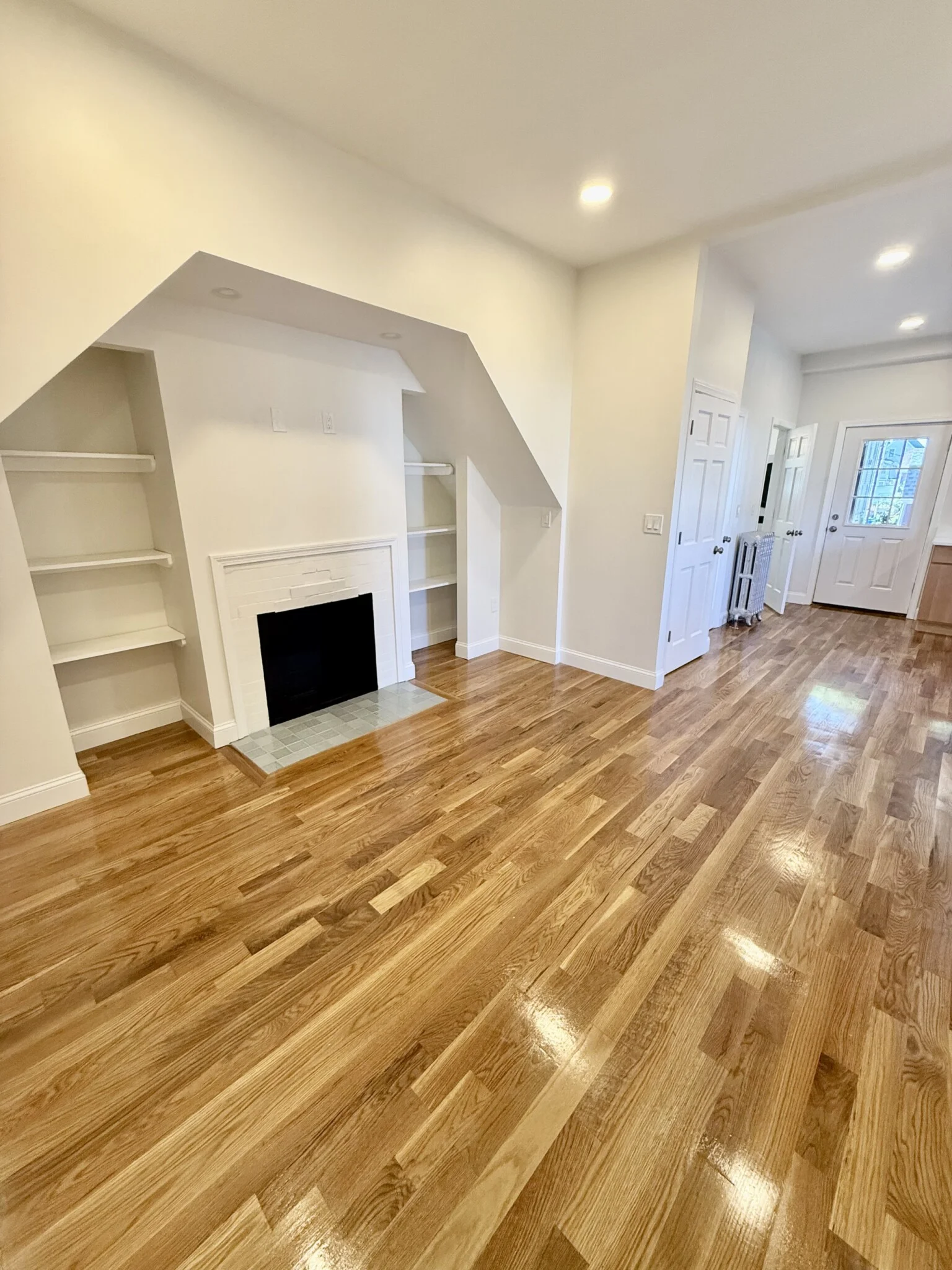 2 bed, 1 bath apartment for rent at 124 Chestnut St Unit 1, Lynn — photo 3 of 7