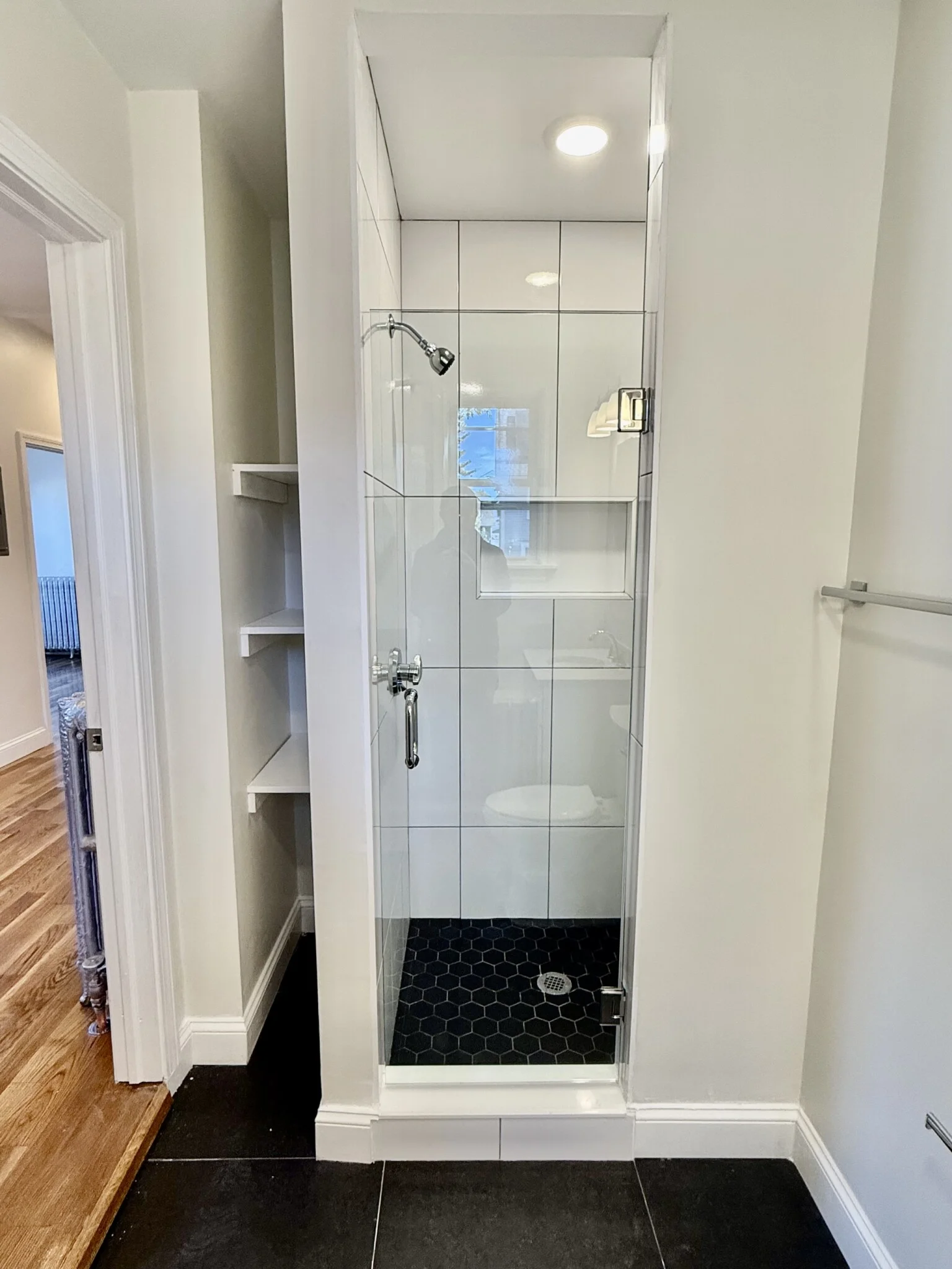 2 bed, 1 bath apartment for rent at 124 Chestnut St Unit 1, Lynn — photo 6 of 7
