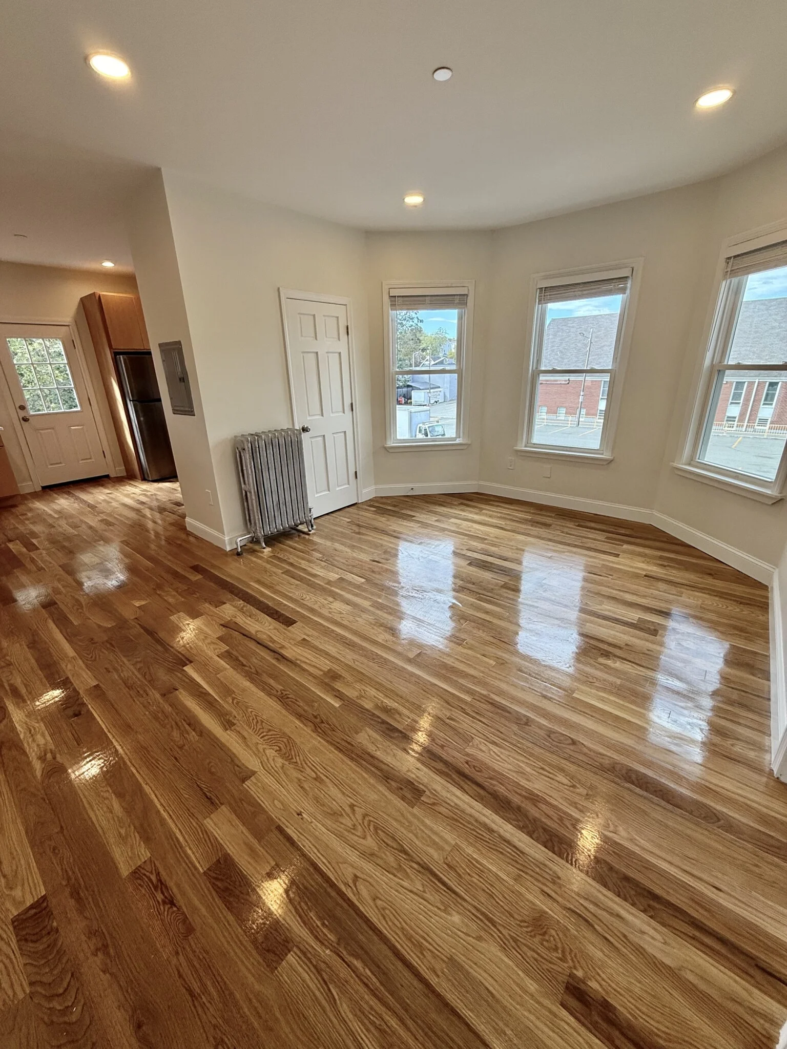 5 bed, 2 bath apartment for rent at 124 Chestnut St Unit 2, Lynn — photo 3 of 13