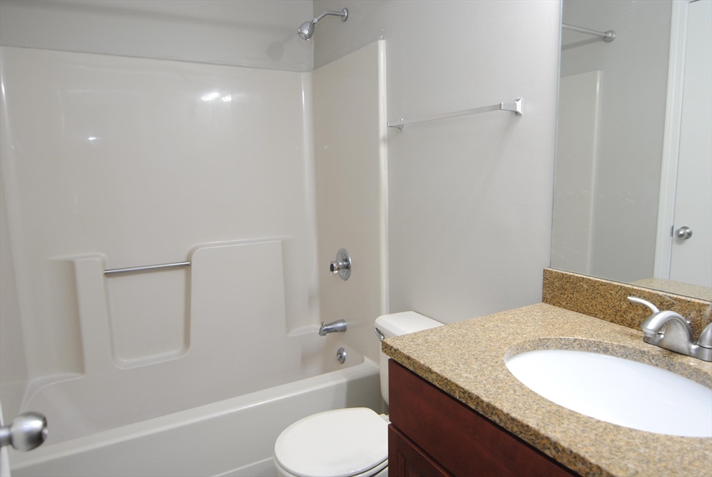 2 bed, 1 bath apartment for rent at 124 Eastern Ave Unit 11, Manchester — photo 9 of 9