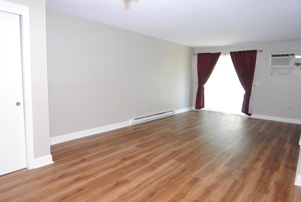 2 bed, 1 bath apartment for rent at 124 Eastern Ave Unit 11, Manchester — photo 2 of 9