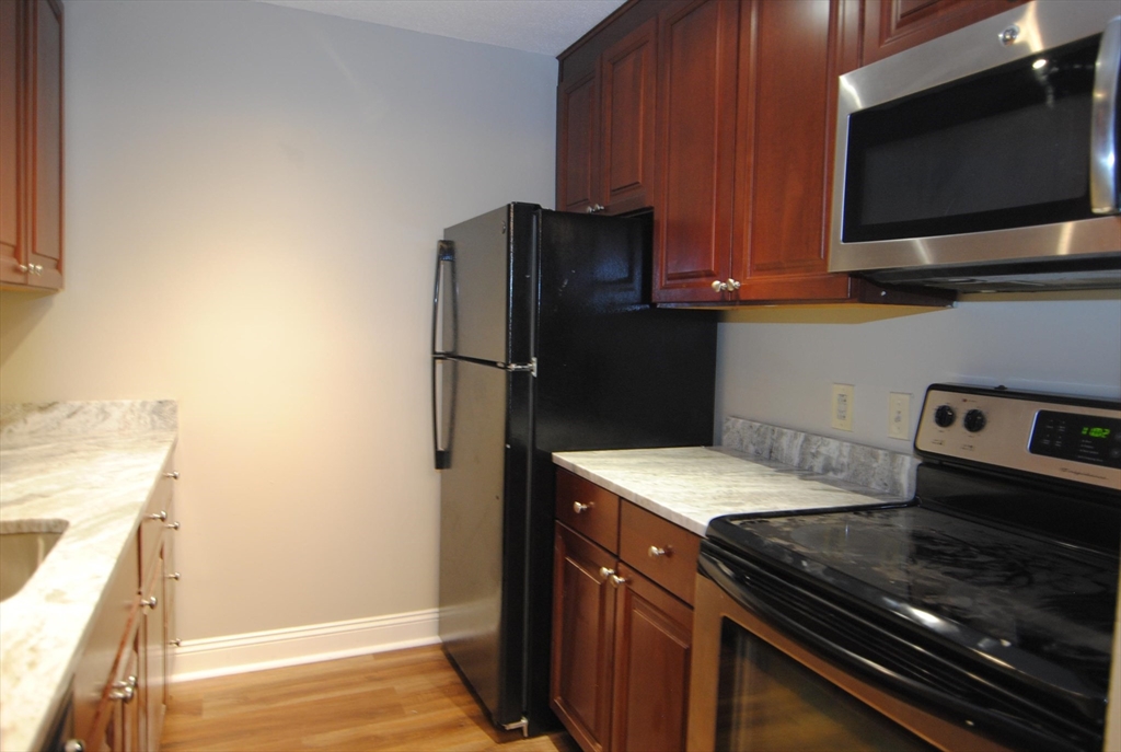 2 bed, 1 bath apartment for rent at 124 Eastern Ave Unit 11, Manchester — photo 6 of 9