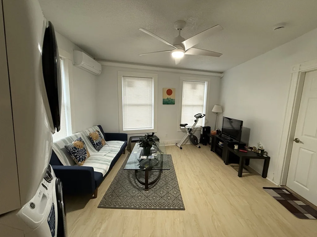1 bed, 1 bath apartment for rent at 124 Felton St Unit 2, Waltham — photo 4 of 14