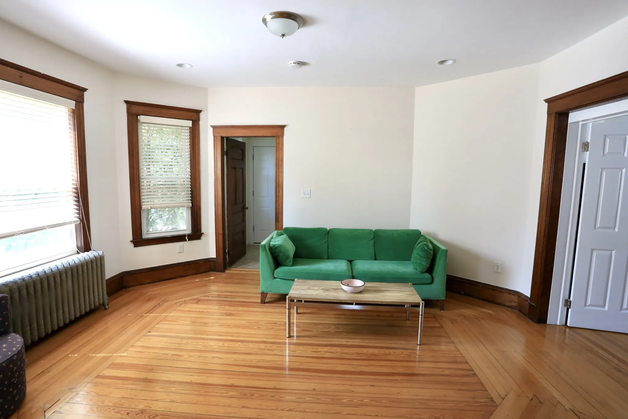 3 bed, 2 bath apartment for rent at 124 Forest St Unit 1, Medford — photo 3 of 8