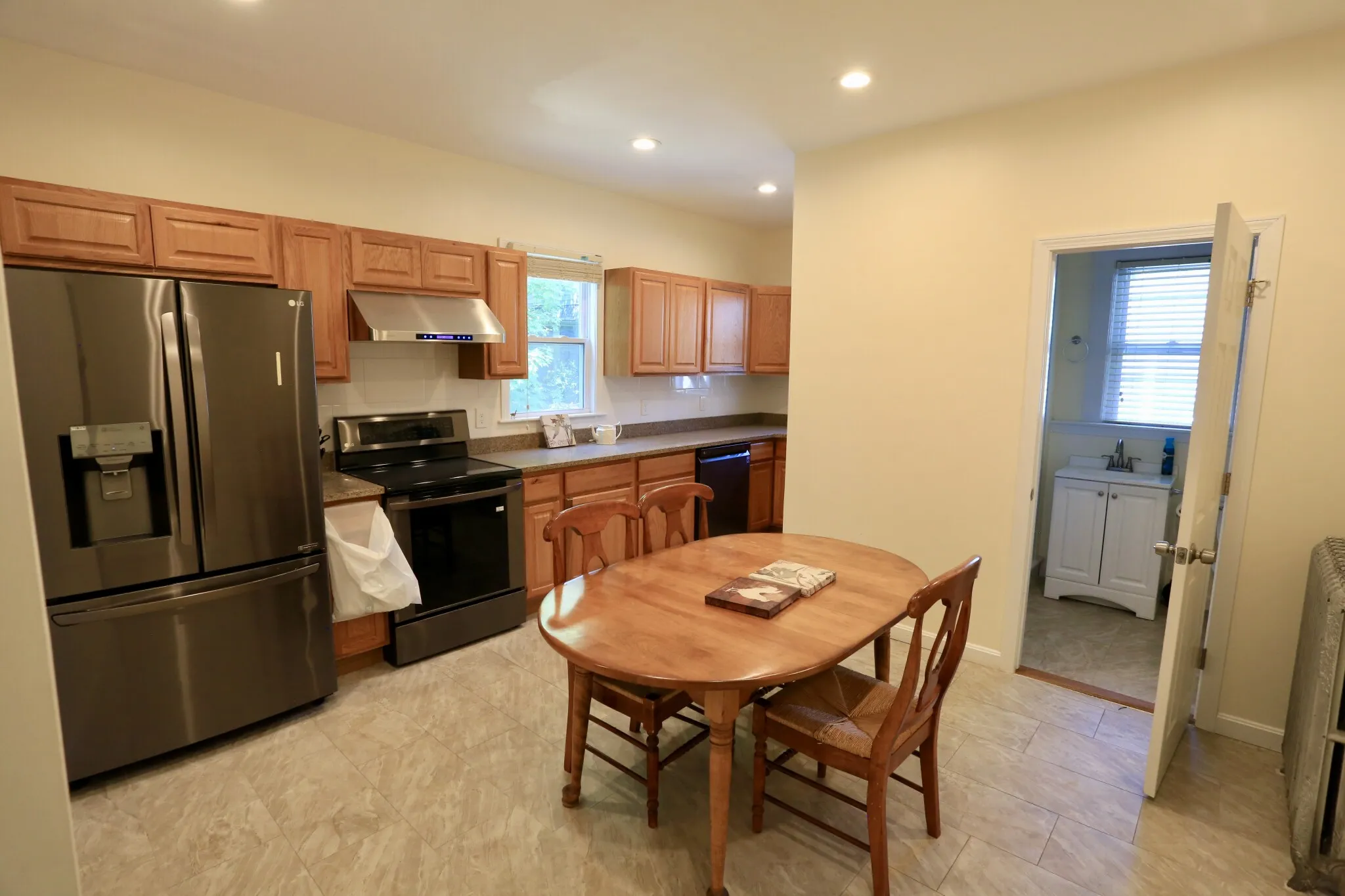 3 bed, 2 bath apartment for rent at 124 Forest St Unit 1, Medford — photo 2 of 8