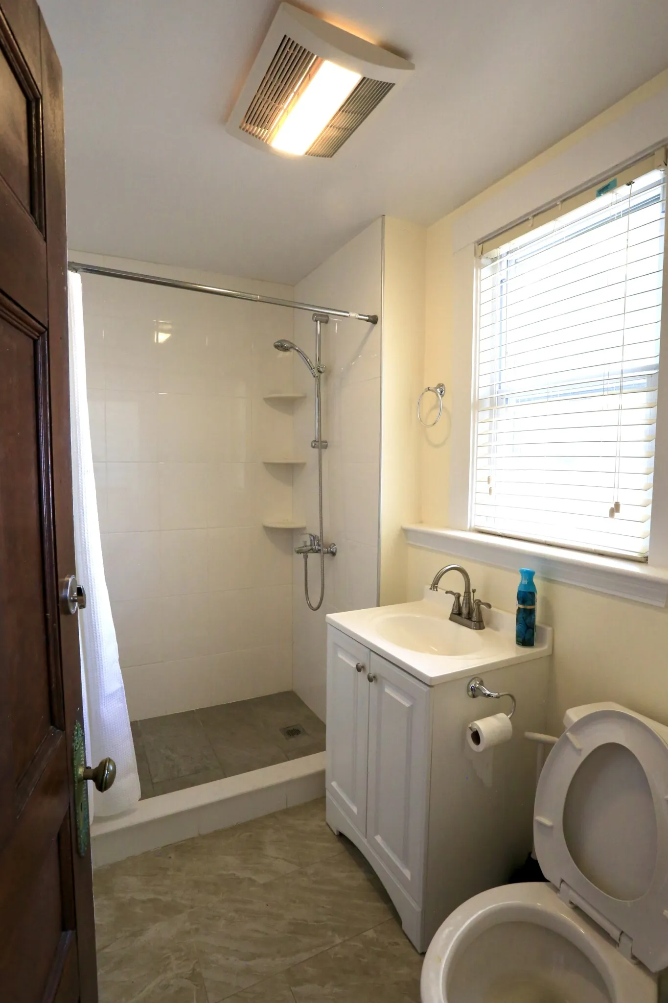 3 bed, 2 bath apartment for rent at 124 Forest St Unit 1d, Medford — photo 4 of 8