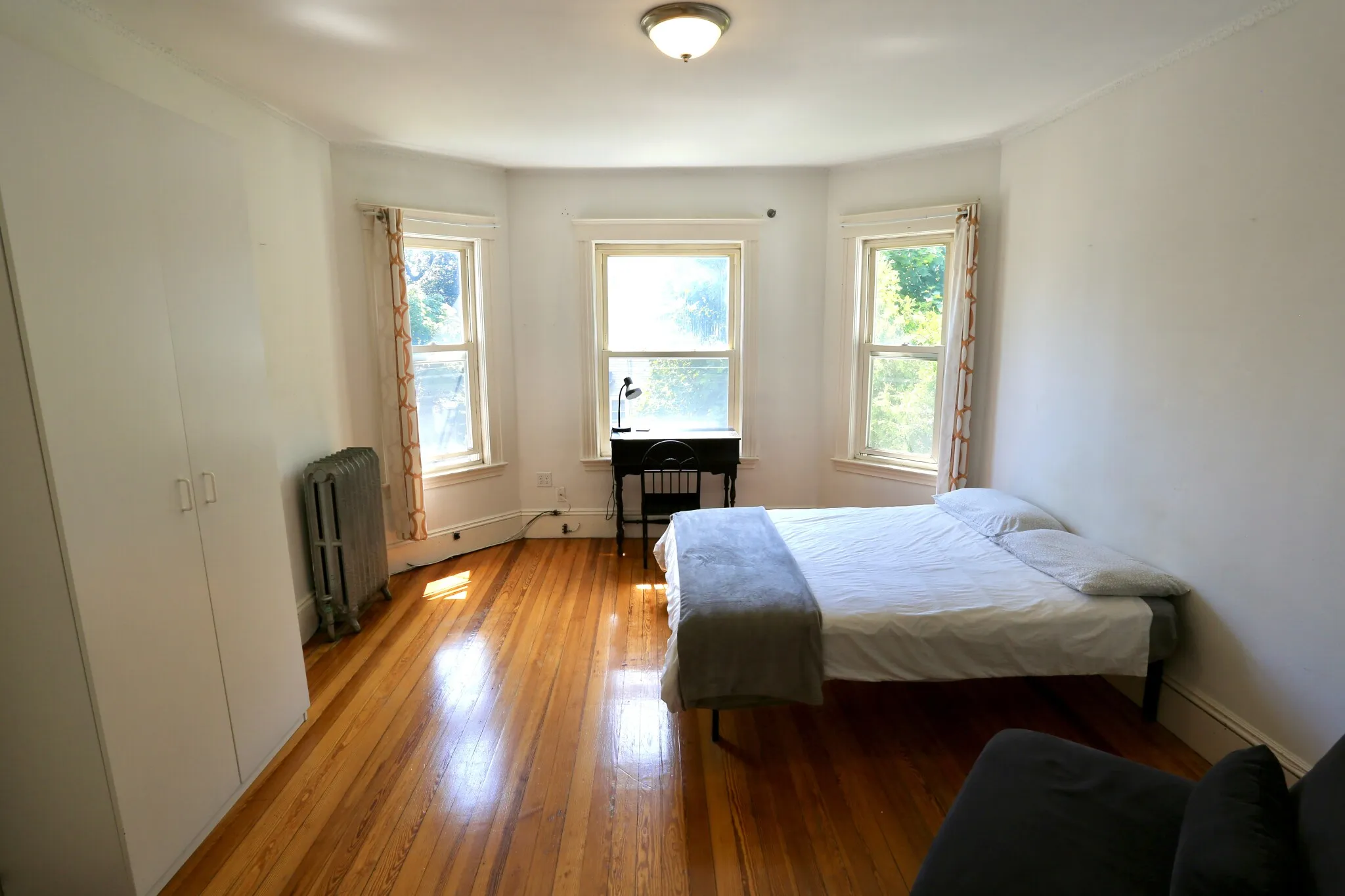 3 bed, 1 bath apartment for rent at 124 Forest St Unit 2, Medford — photo 5 of 6