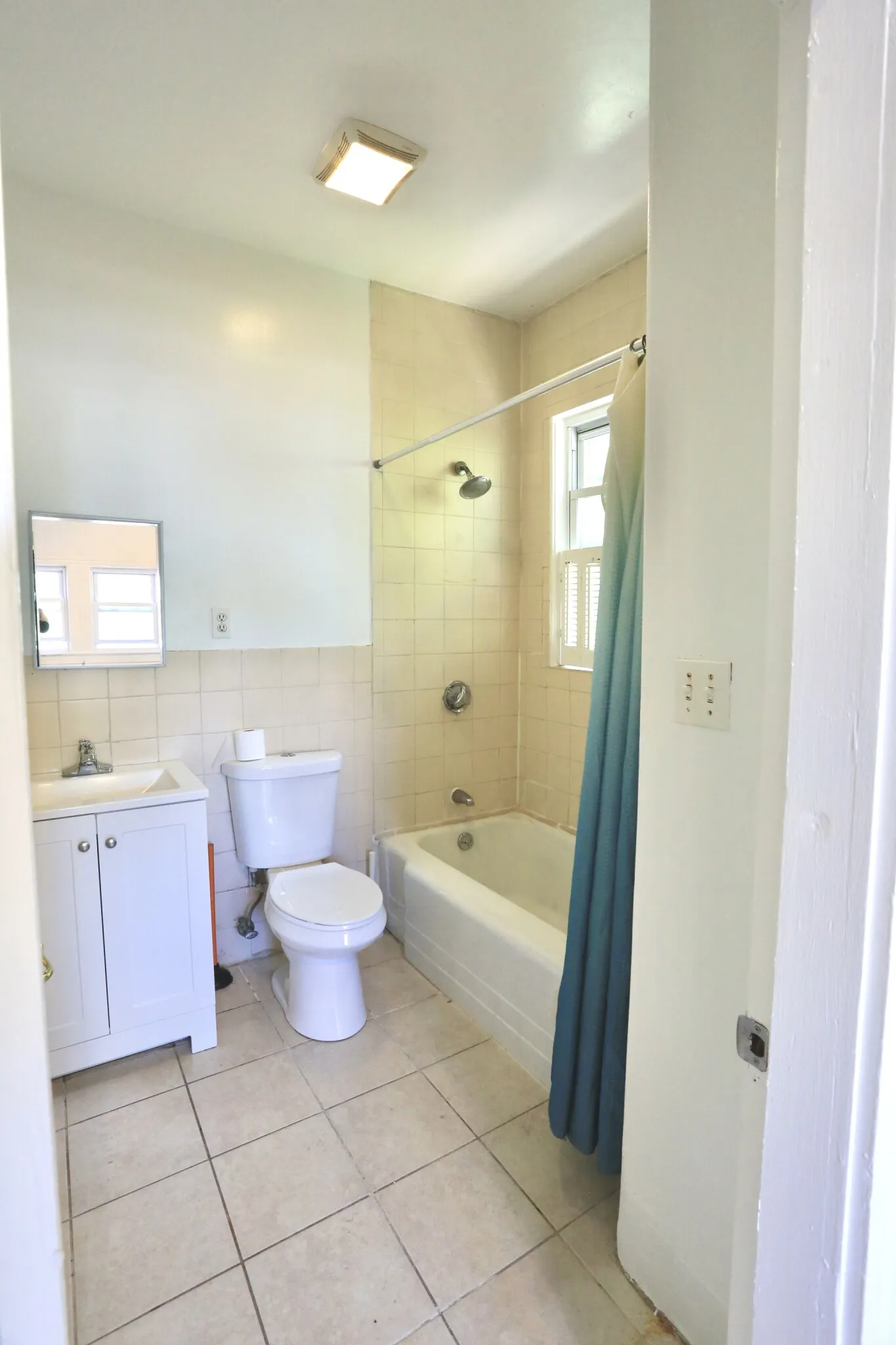 3 bed, 1 bath apartment for rent at 124 Forest St Unit 2, Medford — photo 6 of 6