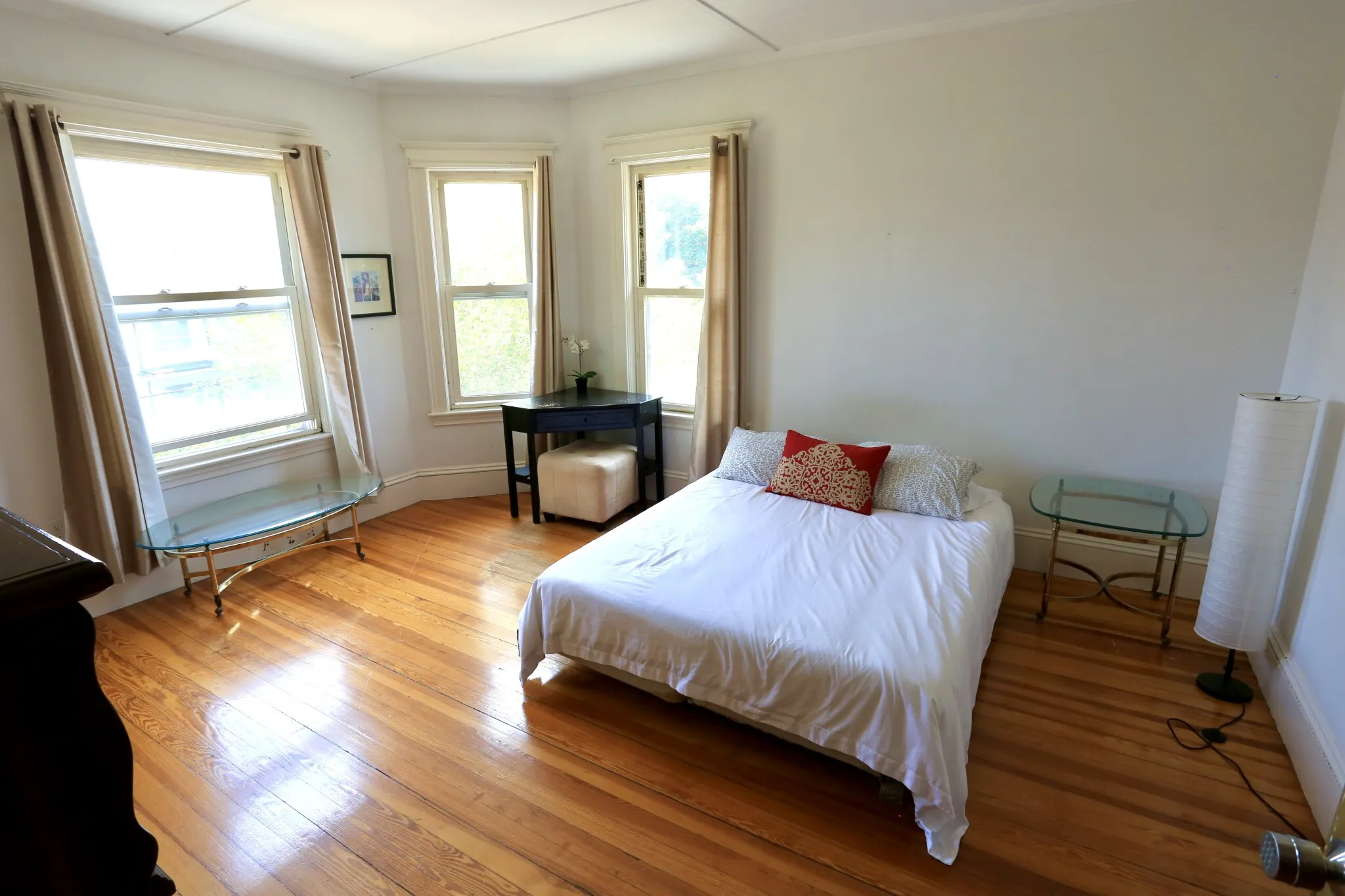 3 bed, 1 bath apartment for rent at 124 Forest St Unit 2, Medford — photo 3 of 6