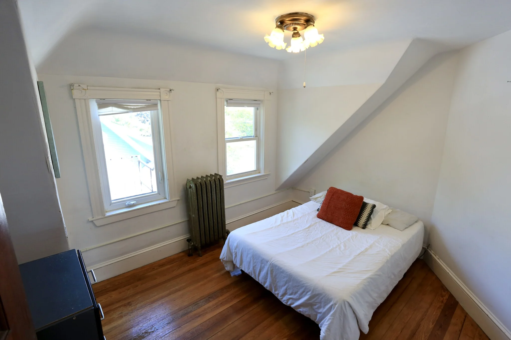 3 bed, 1 bath apartment for rent at 124 Forest St Unit 3, Medford — photo 3 of 5
