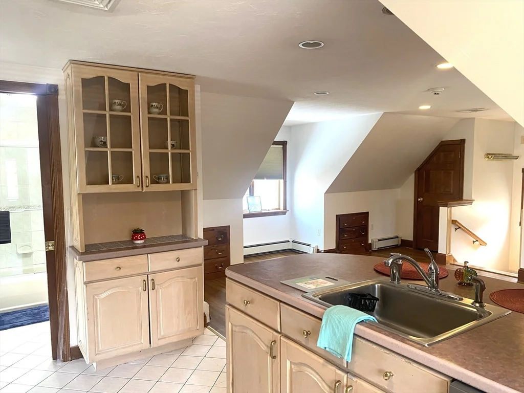 2 bed, 1 bath apartment for rent at 124 Gardiner Rd Unit CH, Quincy — photo 2 of 21