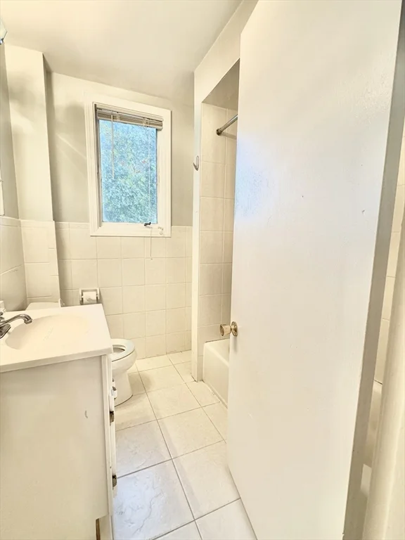 2 bed, 1 bath apartment for rent at 124 Grant Unit 2, Medford — photo 5 of 7