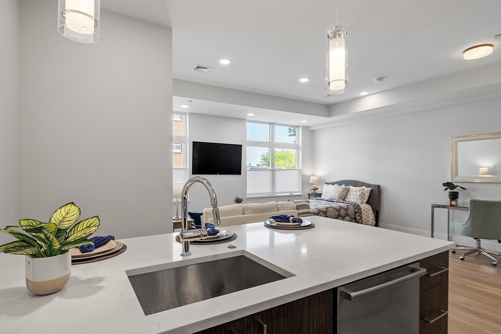 Studio bed, 1 bath apartment for rent at 124 Highland Ave Unit 101, Spring Hill — photo 1 of 18