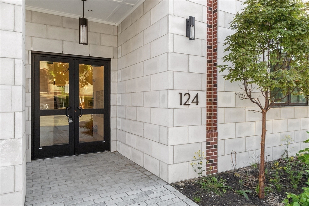 Studio bed, 1 bath apartment for rent at 124 Highland Ave Unit 101, Spring Hill — photo 2 of 18