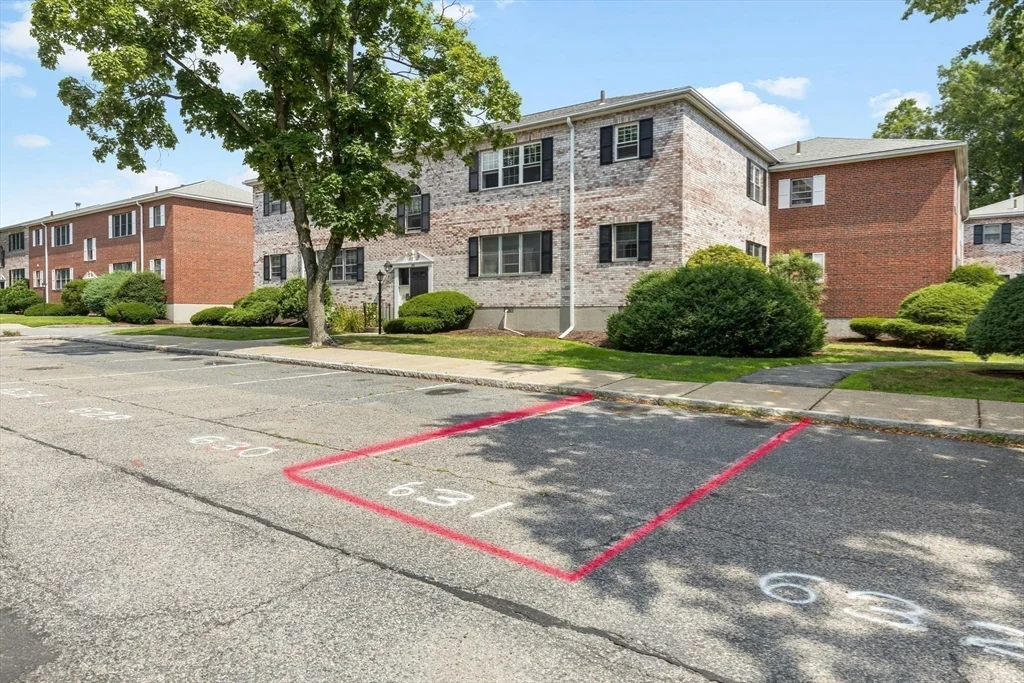 3 bed, 2 bath apartment for rent at 124 Lake Shore Rd Unit 2, Brighton — photo 20 of 22