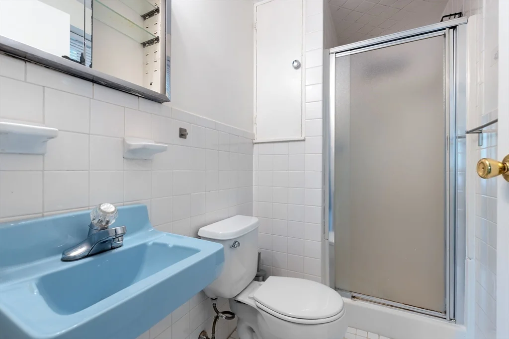 3 bed, 2 bath apartment for rent at 124 Lake Shore Rd Unit 2, Brighton — photo 10 of 22