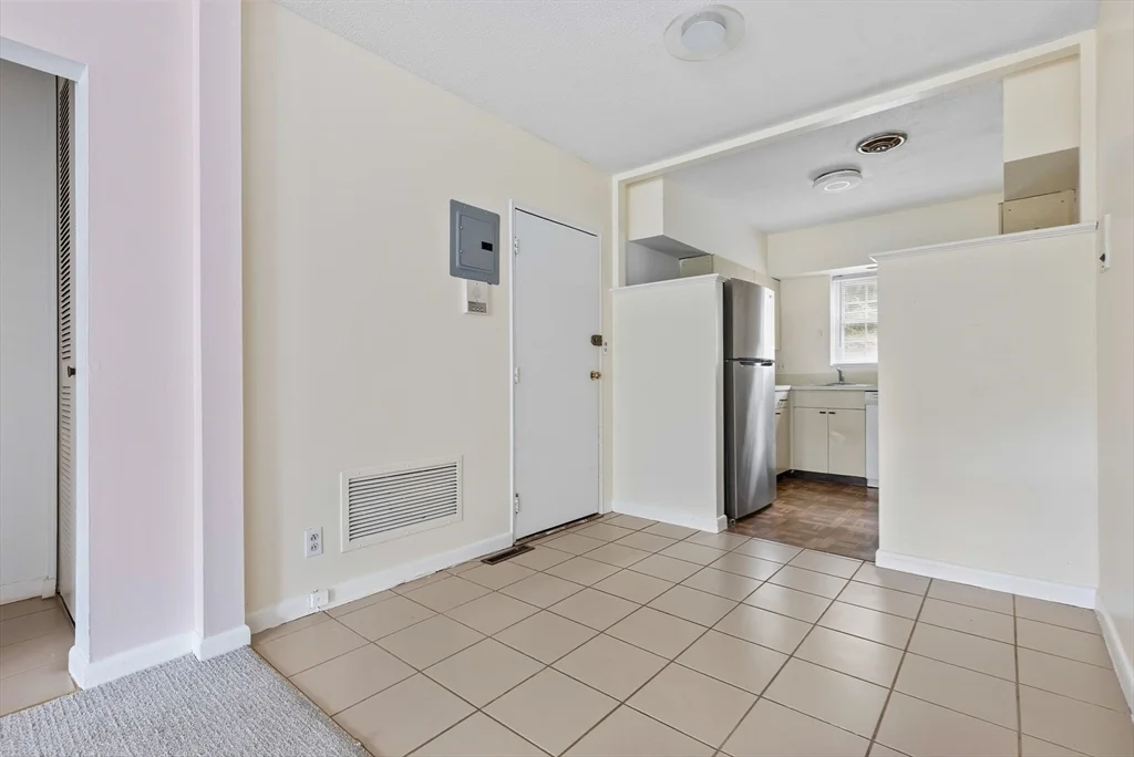 3 bed, 2 bath apartment for rent at 124 Lake Shore Rd Unit 2, Brighton — photo 6 of 22