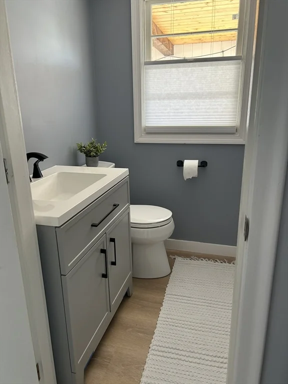 4 bed, 1 bath apartment for rent at 124 Northern Blvd Unit 124, Newbury — photo 11 of 14
