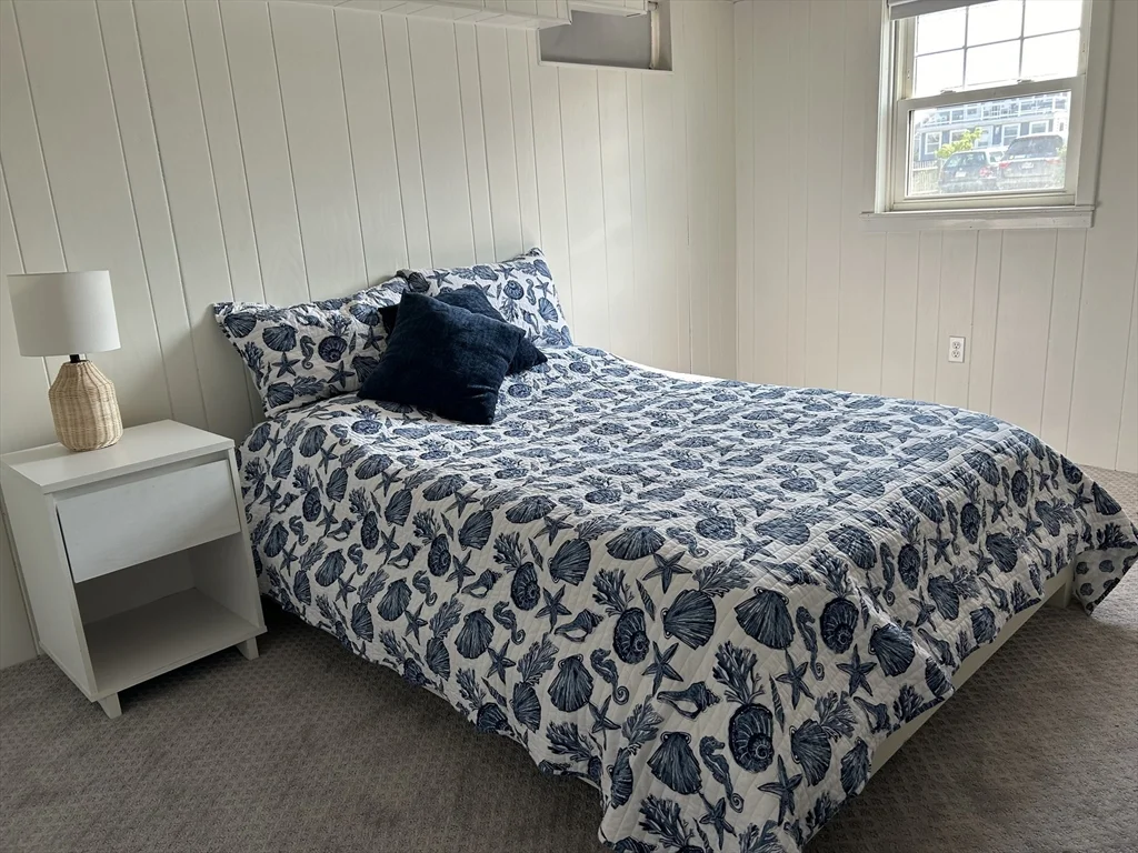 4 bed, 1 bath apartment for rent at 124 Northern Blvd Unit 124, Newbury — photo 8 of 14